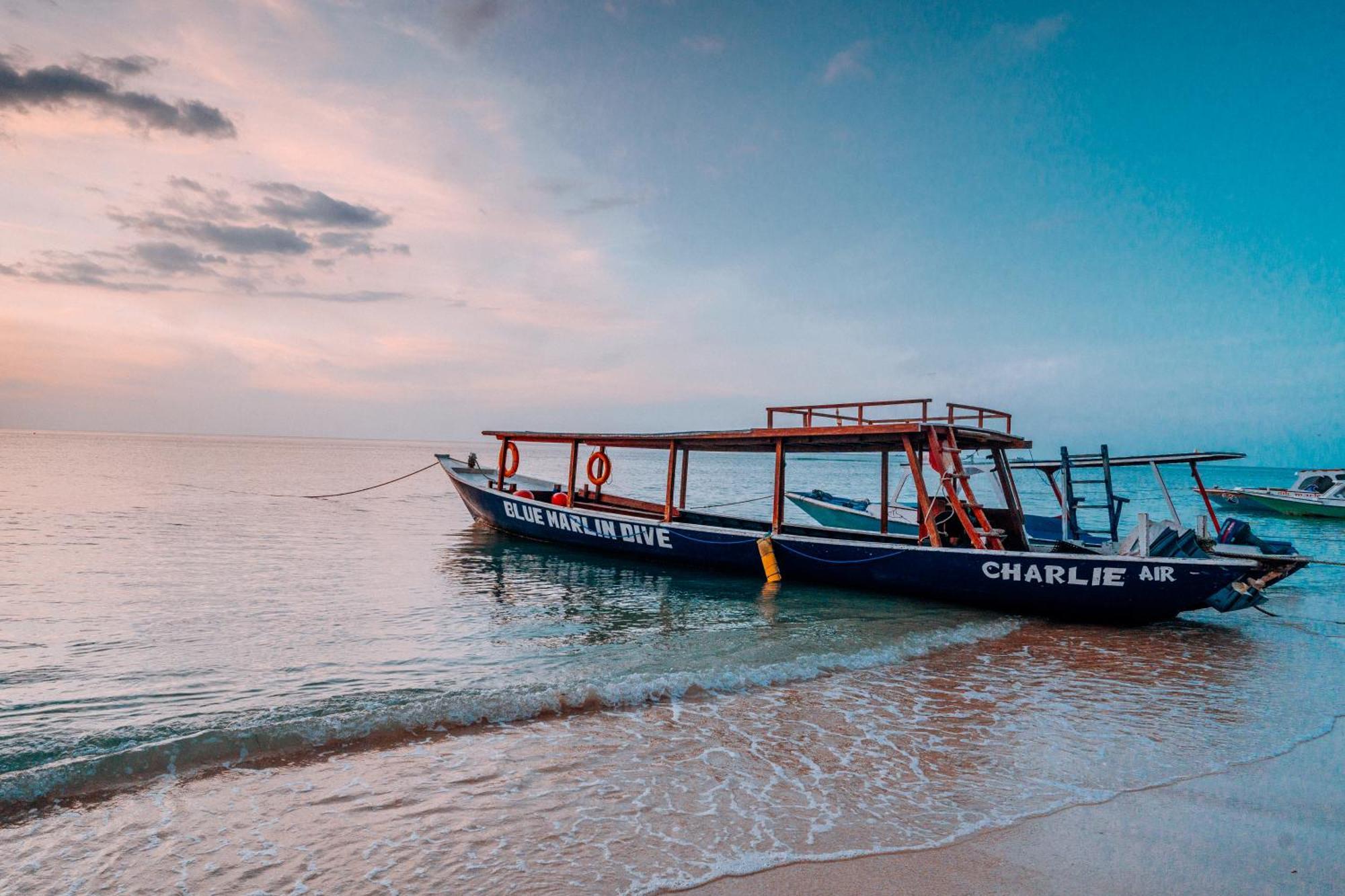 Blue Marlin Dive Gili Air Hotel Exterior photo